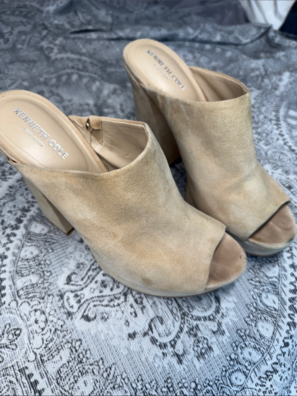 Kenneth Cole Beige Suede Open-Toe Block Heel Mules - Size 10